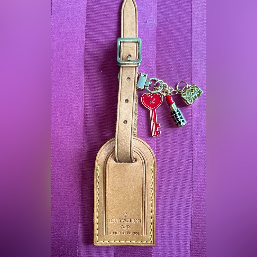 Louis Vuitton Rare mini tag w/ unbranded charm
